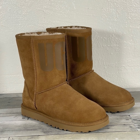 UGG Women's Classic Short Rubber Logo Cold-Weather Boots - Chestnut - Sz-6 .US - Picture 3 of 14